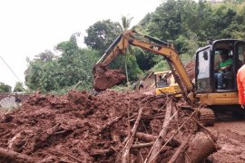 Basarnas Yogyakarta bagi tiga SRU pencarian korban tertimbun longsor