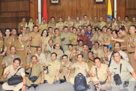 Gubernur dukung wajib belajar 12 Tahun