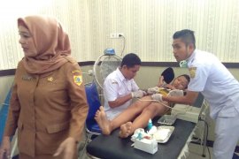 Dinas kesehatan Labusel gelar khitanan massal