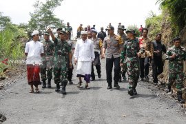 Bupati Bangli dan Pangdam Udayana tinjau TMMD