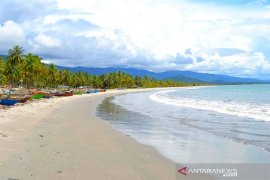 Pantai Binasi Tapteng diusulkan terkoneksi dengan wisata Danau Toba