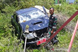 Ditabrak Hilux satu keluarga pengendara Revo kritis