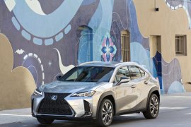 Lexus UX, crossover mewah untuk perempuan