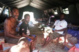 warga pesisir danau Sentani keluhkan penyakit flu dan batuk