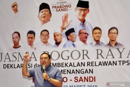 Sederet artis apresiasi puisi karya Fadli Zon