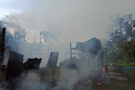 Rumah dilahap api, tiga kakak beradik tewas terbakar