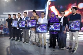 Warga padati GOR Jayabaya Kediri nonton "Mata Najwa On Stage"