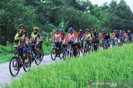 Ribuan pesepeda ikuti sosialisasi Pemilu melalui Gowes IJTI Karawang