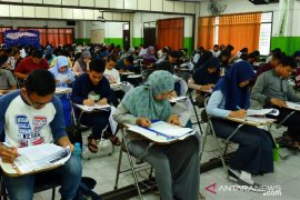 Ratusan siswa SMA Ikuti try out di UISU