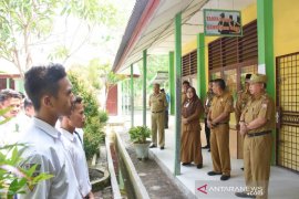 Wakil Wali Kota Tanjungbalai imbau peserta UNBK tidak buru-buru