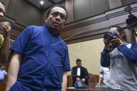 IRWANDI YUSUF DITUNTUT 10 TAHUN PENJARA