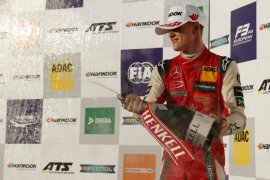 Mick Schumacher akan tes mobil Ferrari dan Alfa Romeo di Bahrain