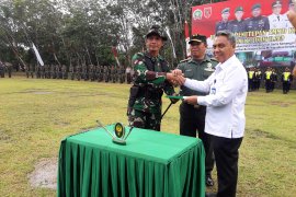 Staf Ahli Pangdam VI/Mulawarman tutup TMMD ke - 104