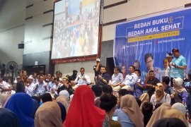Rocky Gerung sindir Guru Besar UI di depan ribuan mahasiswa Pekanbaru