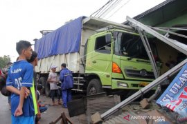 KECELAKAAN TRUK DI SERANG Page 1 Small