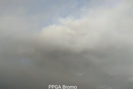 Dua desa di Lumajang diguyur abu vulkanik Gunung Bromo