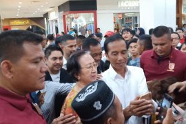 Ada Jokowi, pengunjung Duta Mall Banjarmasin heboh berebut "selfie"