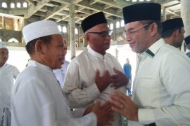 Pemkot Lhokseumawe umrahkan 30 pimpinan balai pengajian