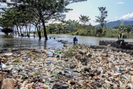 Sampah di Danau Sentani Page 1 Small