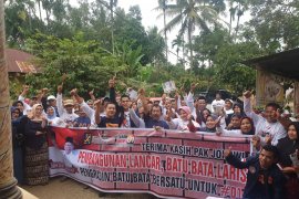 Pembangunan di era Jokowi lancar, pengerajin batu bata deklarasi di Limapuluh Kota