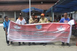 Pemkab Asmat berikan bantuan kepada korban banjir bandang Sentani