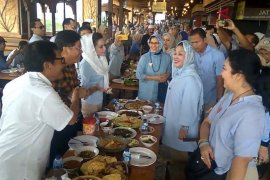 Video - Titiek Soeharto temui emak-emak di Purwokerto