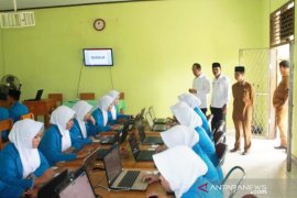 Kakanwil Kemenag Provinsi Jambi monev UNBK dihari pertama