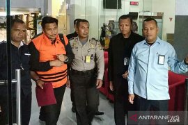 KPK geledah empat lokasi suap distribusi pupuk