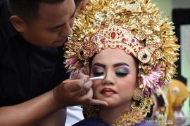 Lomba rias pengantin nusantara