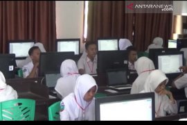 Pelaksanaan UNBK SMA hari pertama di Pasaman Barat lancar