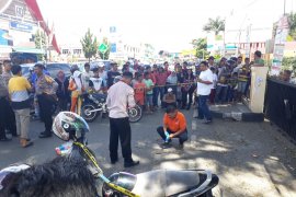 Terduga penusukan tukang ojek di depan kampus UMMY Solok ditangkap di rumah anaknya
