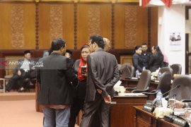 Bahas reses, Rapat Paripurna DPRD Surabaya diwarnai aksi "walk out"