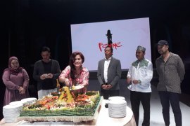 FEMME &amp; CBFW ke-14 hadirkan desainer Jepang Steven Tach