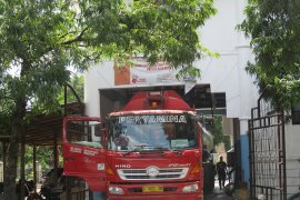 Dinas Perdagangan Kediri tera ulang tangki ukur mobil BBM