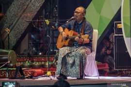 Album "Seraut Wajah" Ebiet G. Ade dirilis dalam bentuk piringan hitam