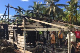 Satu unit rumah milik Muslim ludes terbakar di Goiso Oinan Mentawai