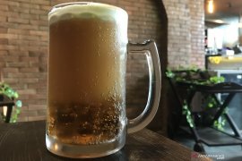 Mencicipi "butterbeer",  minuman para penyihir dunia