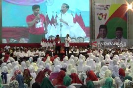 Ribuan warga ikuti kampanye Jokowi di GOR Bung Hatta Ngawi (Video)