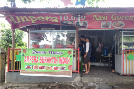 Mencicipi nasi Padang Rp10 ribu, setimpalkah dengan rasa?