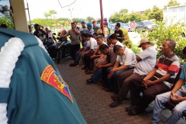 24 sopir taksi ilegal Bandara Juanda  "digaruk"