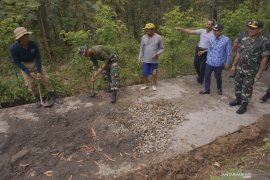 Gubernur AAU tinjau Latsitardanus 2019