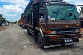 Pengemudi harus hati-hati, Jalan Lintas Timur Sumatera rusak