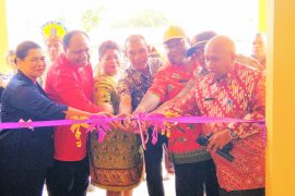 Kemdikbud bantu renovasi ruang kelas SMP Negeri 1 Biak