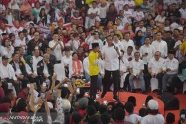 Jokowi: Saya dicegat ratusan ribu warga.