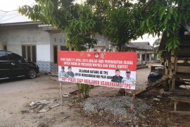 Polsek Riau Silip pasang spanduk ajakan memilih pada Pemilu 2019