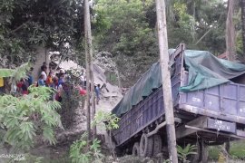 Kecelakaan truk di Solok tewaskan sopir karena terjepit