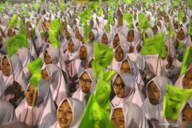 Lirboyo berselawat untuk Indonesia