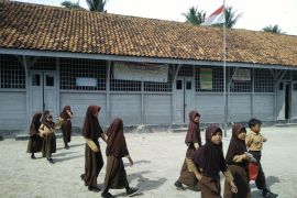 Bangunan SD Belanda di Pulau Pisang itu kokoh