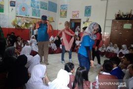 Komunitas Hong berikan "trauma healing" kepada siswa SD terkena banjir bandang
