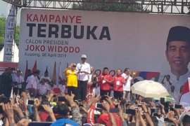 Capres nomor urut 01 Joko Widodo saat kampanye akbar di Kupang Page 1 Small